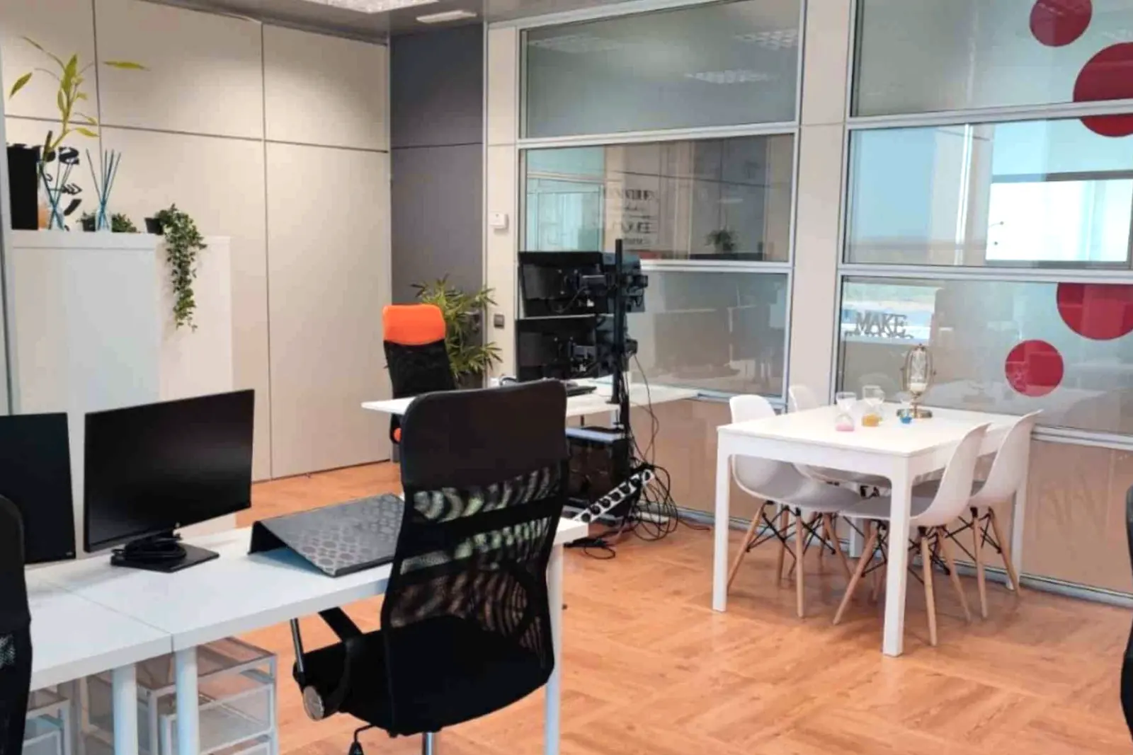 Trabajos de pintura en una vivienda de Pamplona