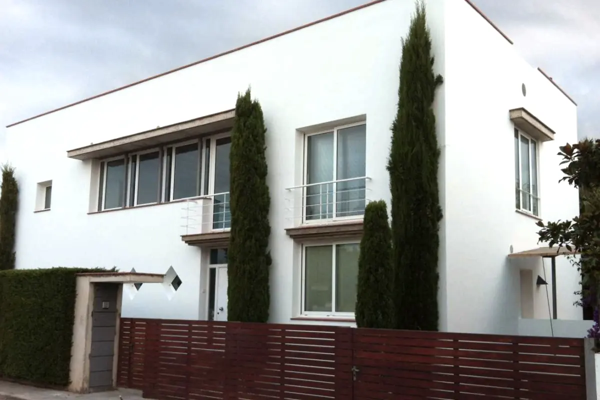 Pintar fachadas en una vivienda de Pamplona y comarca